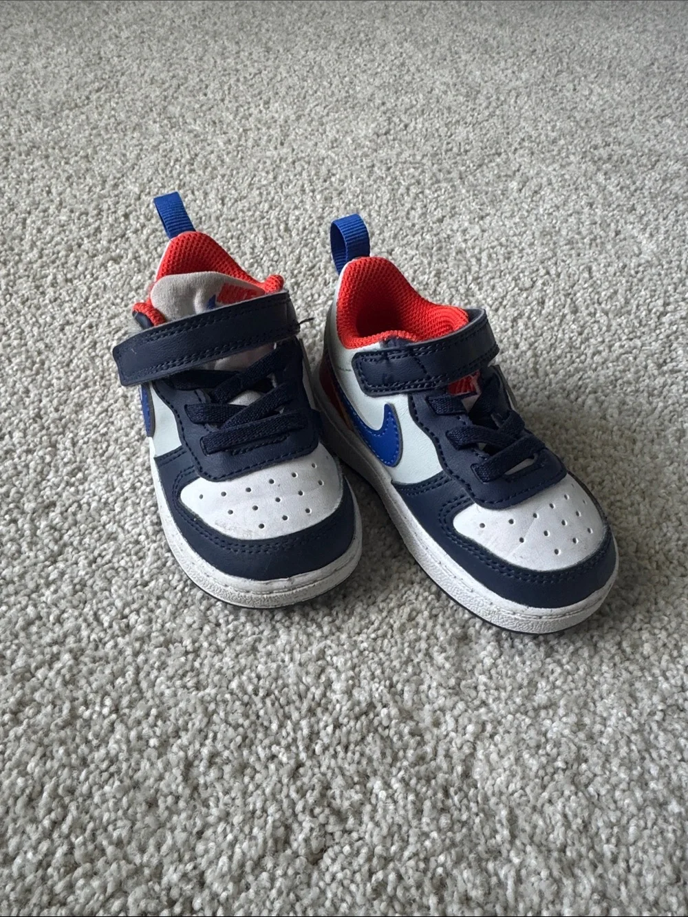 Nike Kids Navy/White/Red Low-Top Sneakers with Blue Swoosh